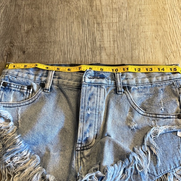 One Teaspoon Jean Shorts - Picture 5 of 5